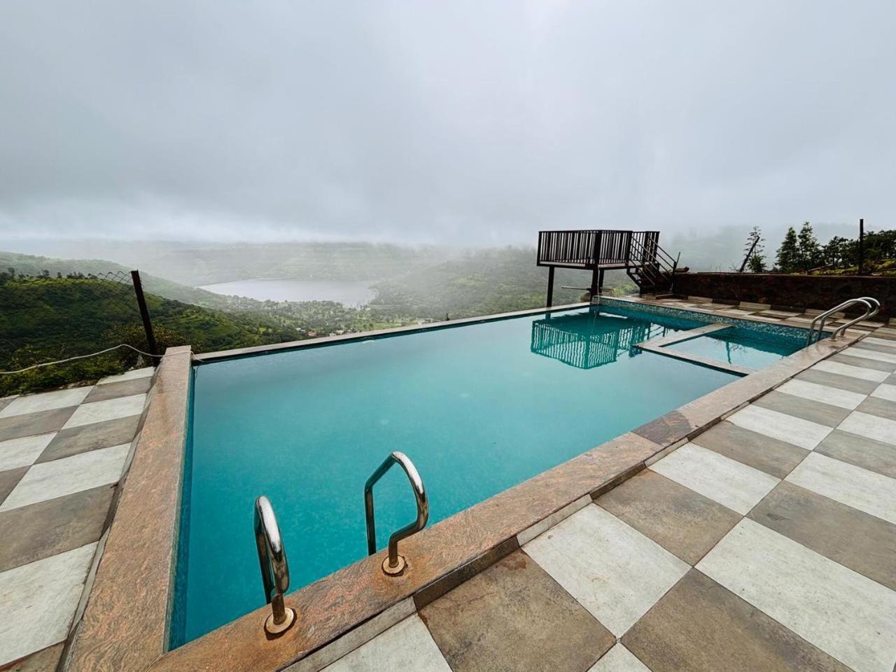 Paramount 3 Ac Bedrooms Hall Garden With Lake View Panchgani Exterior foto