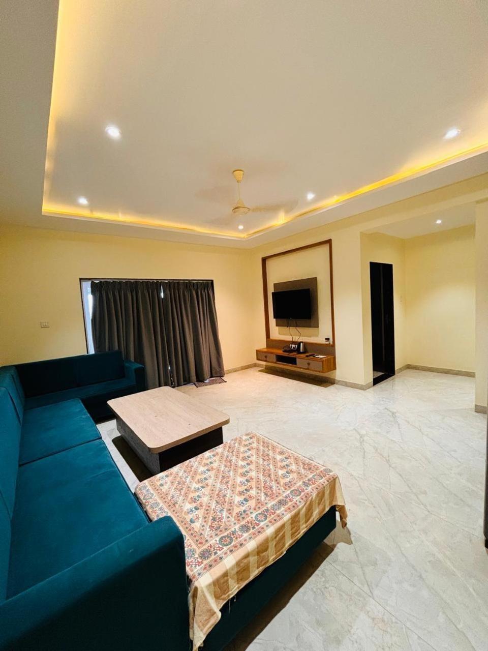 Paramount 3 Ac Bedrooms Hall Garden With Lake View Panchgani Exterior foto