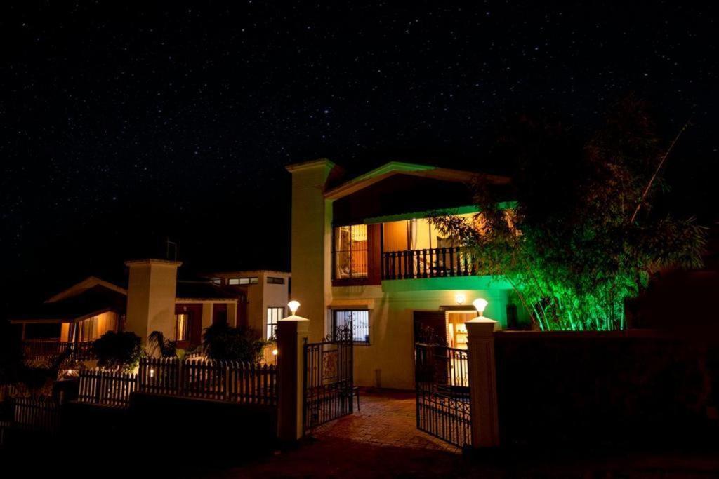 Paramount 3 Ac Bedrooms Hall Garden With Lake View Panchgani Exterior foto