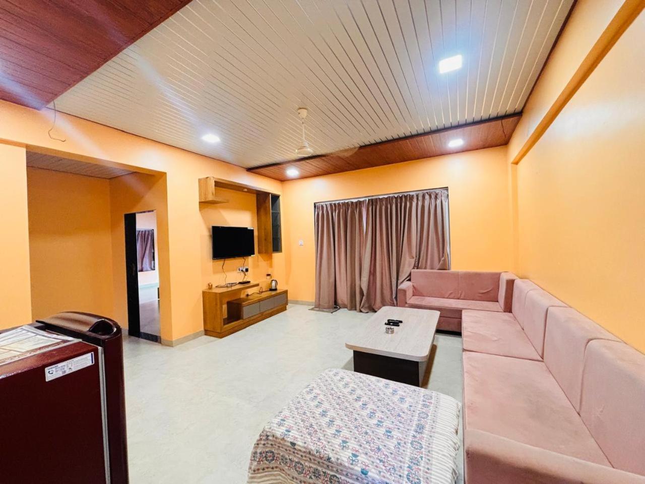 Paramount 3 Ac Bedrooms Hall Garden With Lake View Panchgani Exterior foto